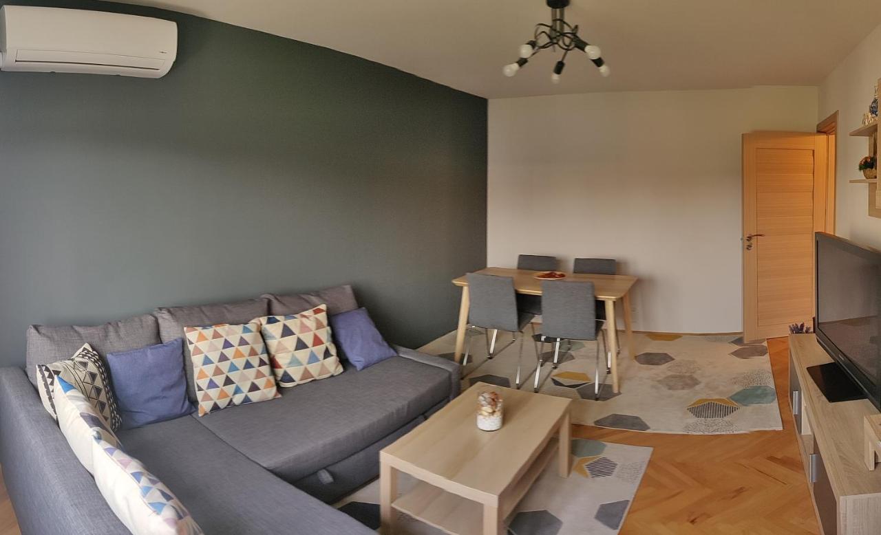 Modern And Cozy Apartment Piteşti Kültér fotó