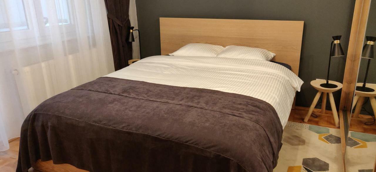 Modern And Cozy Apartment Piteşti Kültér fotó