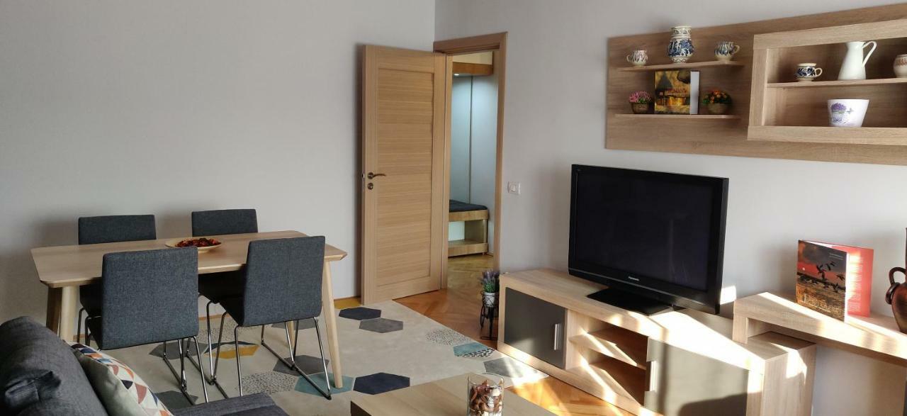 Modern And Cozy Apartment Piteşti Kültér fotó