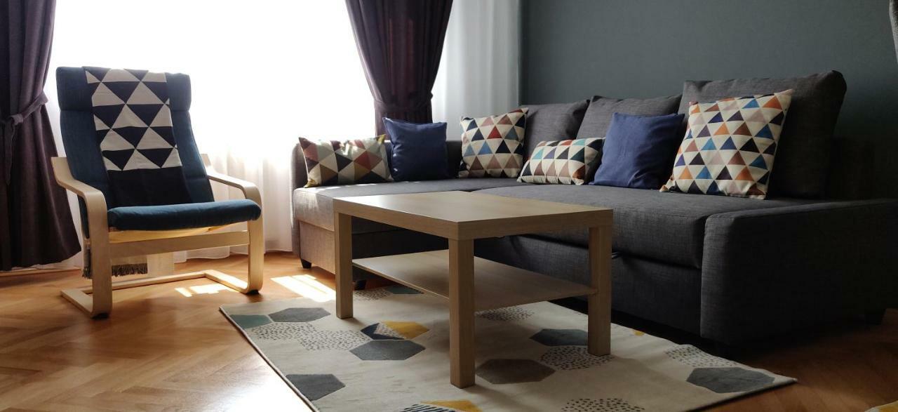 Modern And Cozy Apartment Piteşti Kültér fotó
