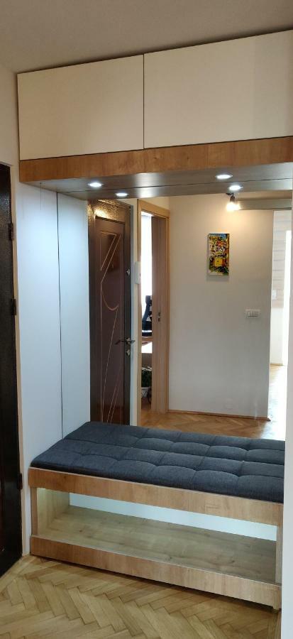 Modern And Cozy Apartment Piteşti Kültér fotó