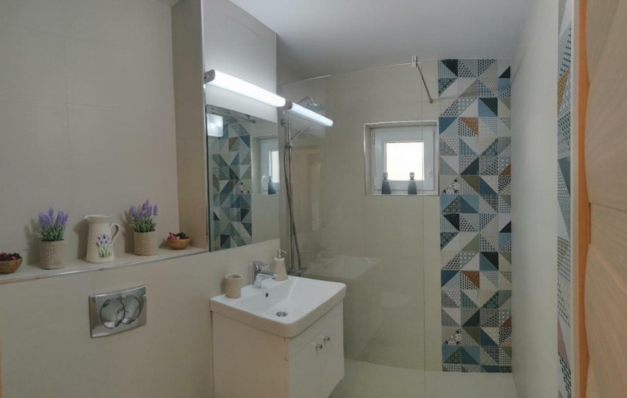 Modern And Cozy Apartment Piteşti Kültér fotó