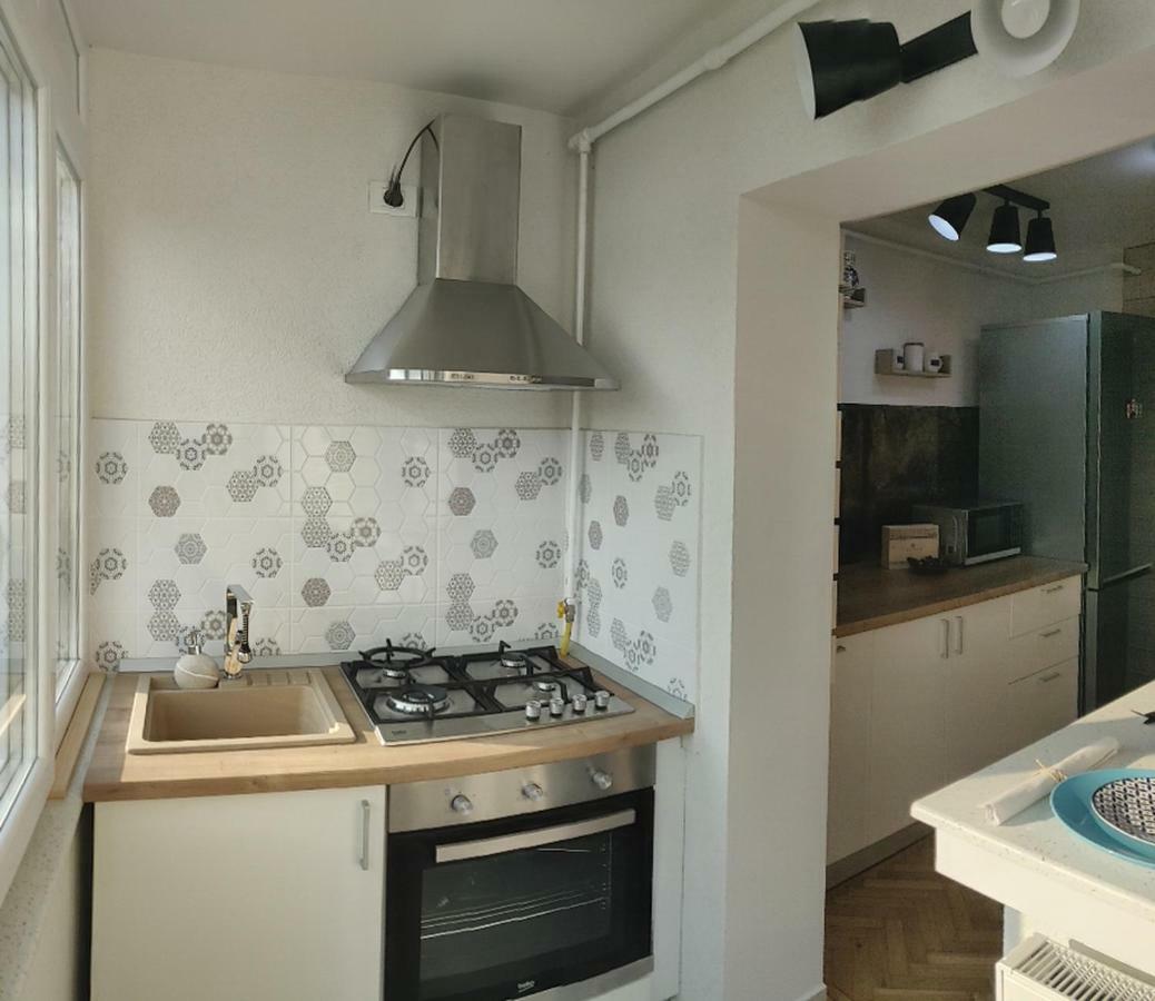 Modern And Cozy Apartment Piteşti Kültér fotó